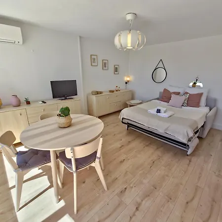 Les Ondines Sea View With Air Conditioning 아파트 *